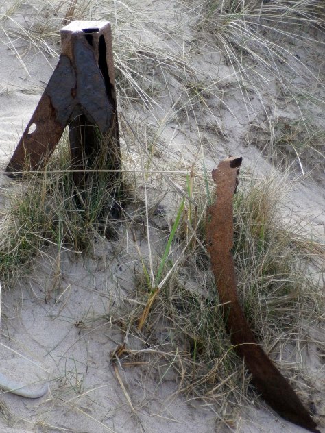 Metal sand dunes